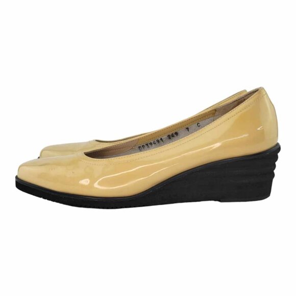 AUTHENTIC SALVATORE FERRAGAMO Stitched Patent Wedge Pumps Sz 7 - Tan / Cream - Picture 3 of 11